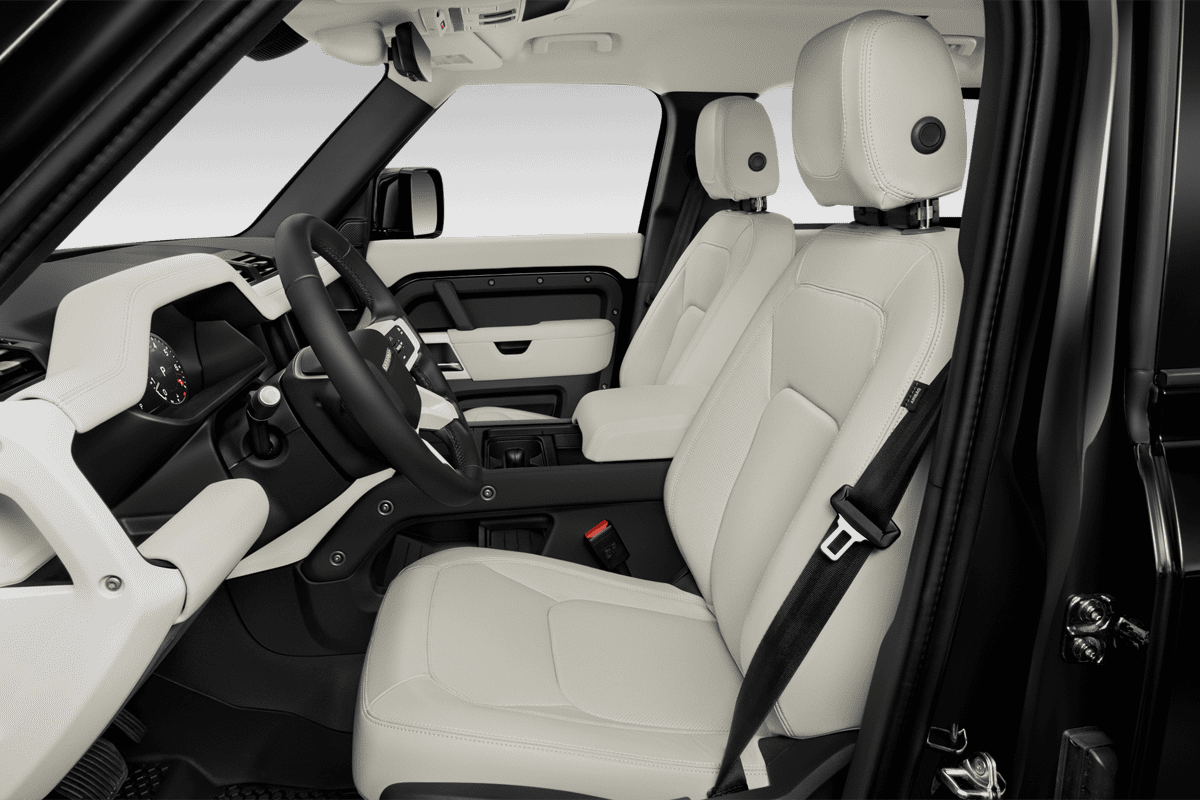 Vordersitze eines Land Rover Defender
