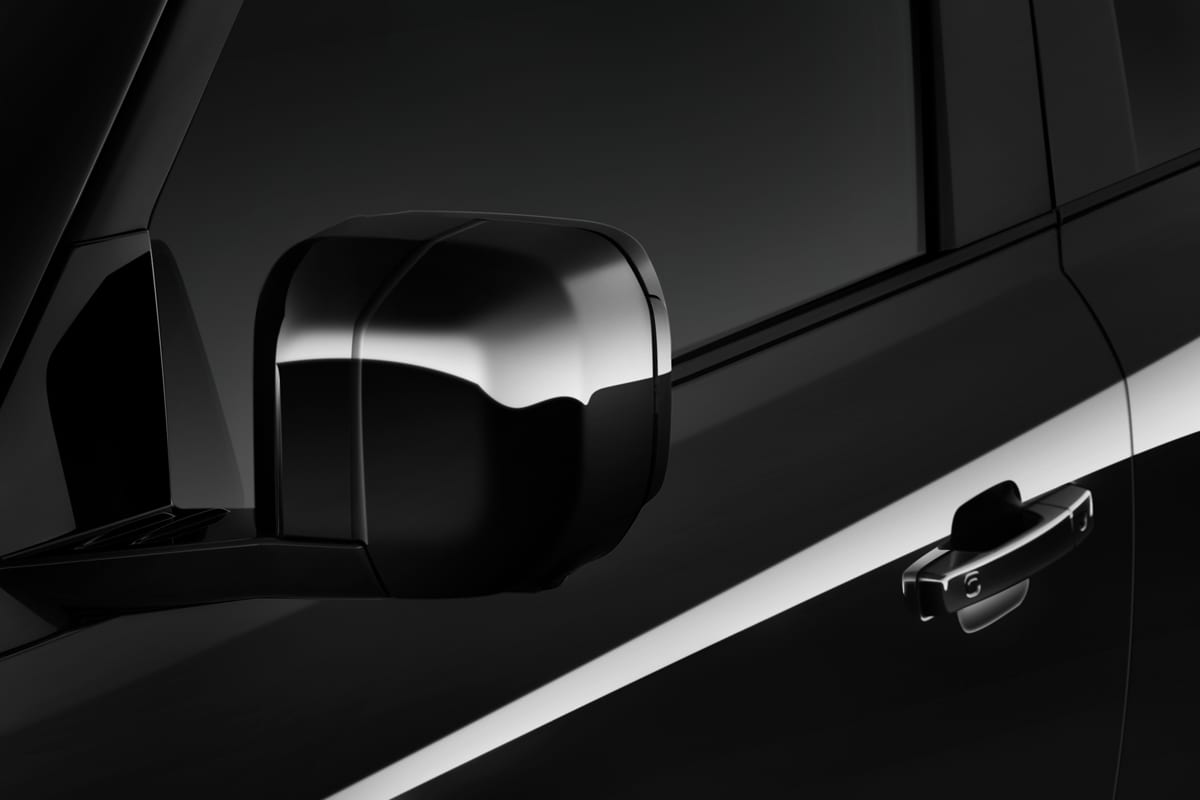 Rückspiegel eines Land Rover Defender