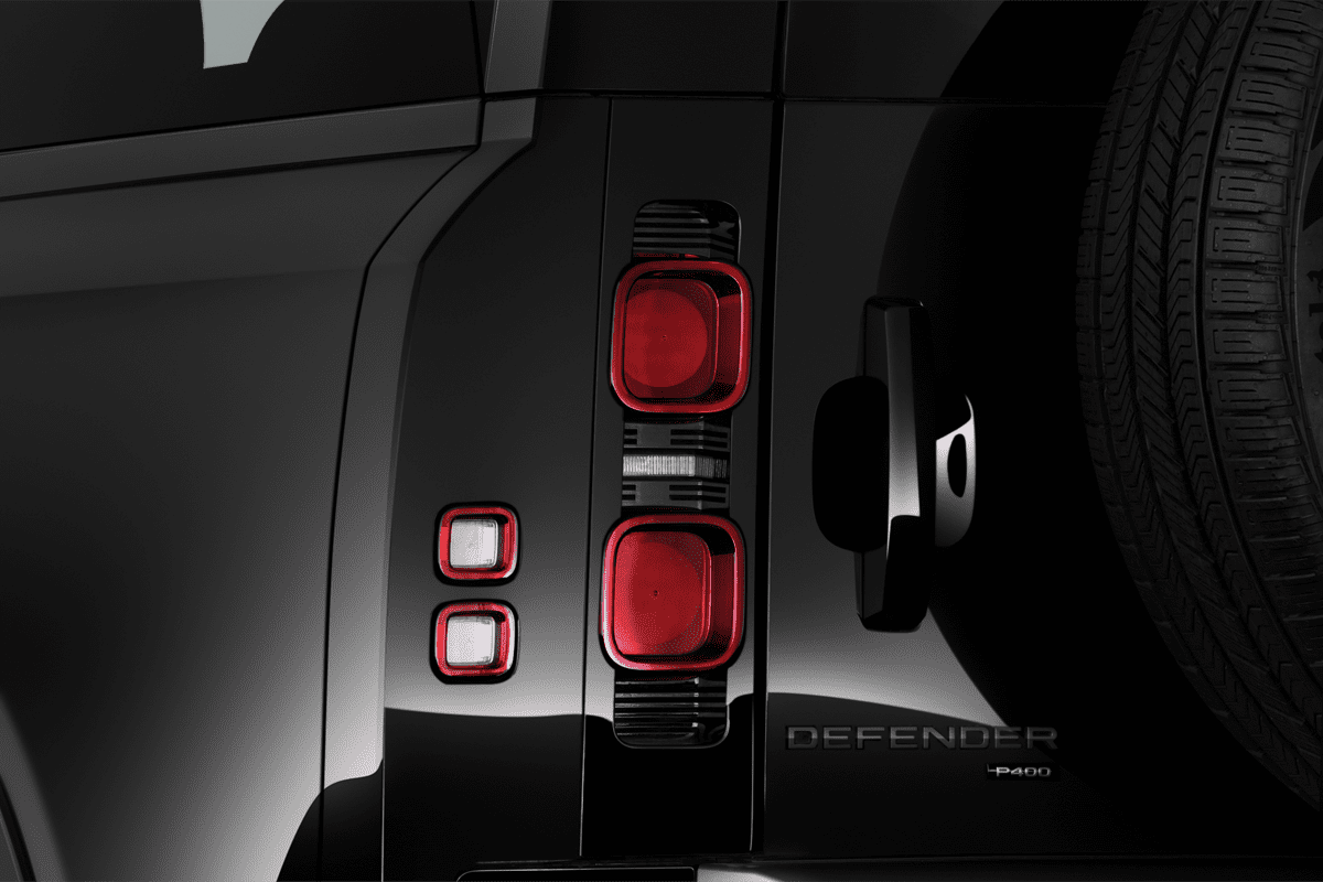 Heckleuchten eines Land Rover Defender