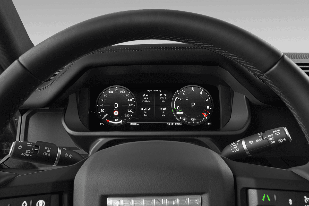 Kombiinstrument eines Land Rover Defender Plug-In-Hybrid