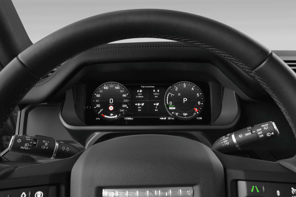 Kombiinstrument eines Land Rover Defender Plug-In-Hybrid
