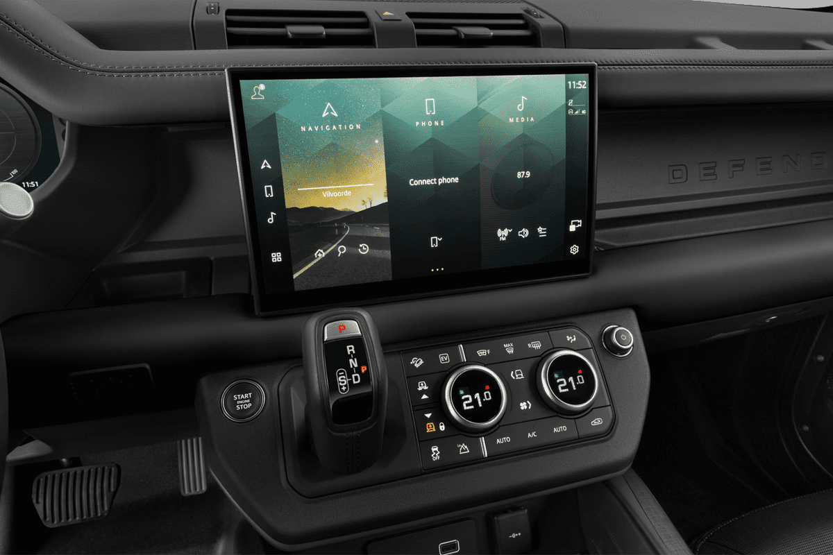 Mittelkonsole eines Land Rover Defender Plug-In-Hybrid