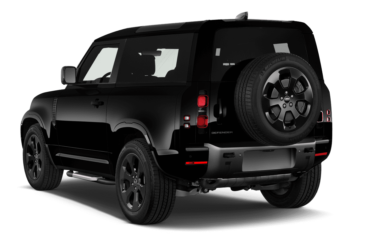 Schräge Heckansicht eines Land Rover Defender, freigestellt