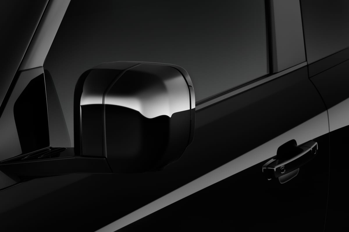 Rückspiegel eines Land Rover Defender