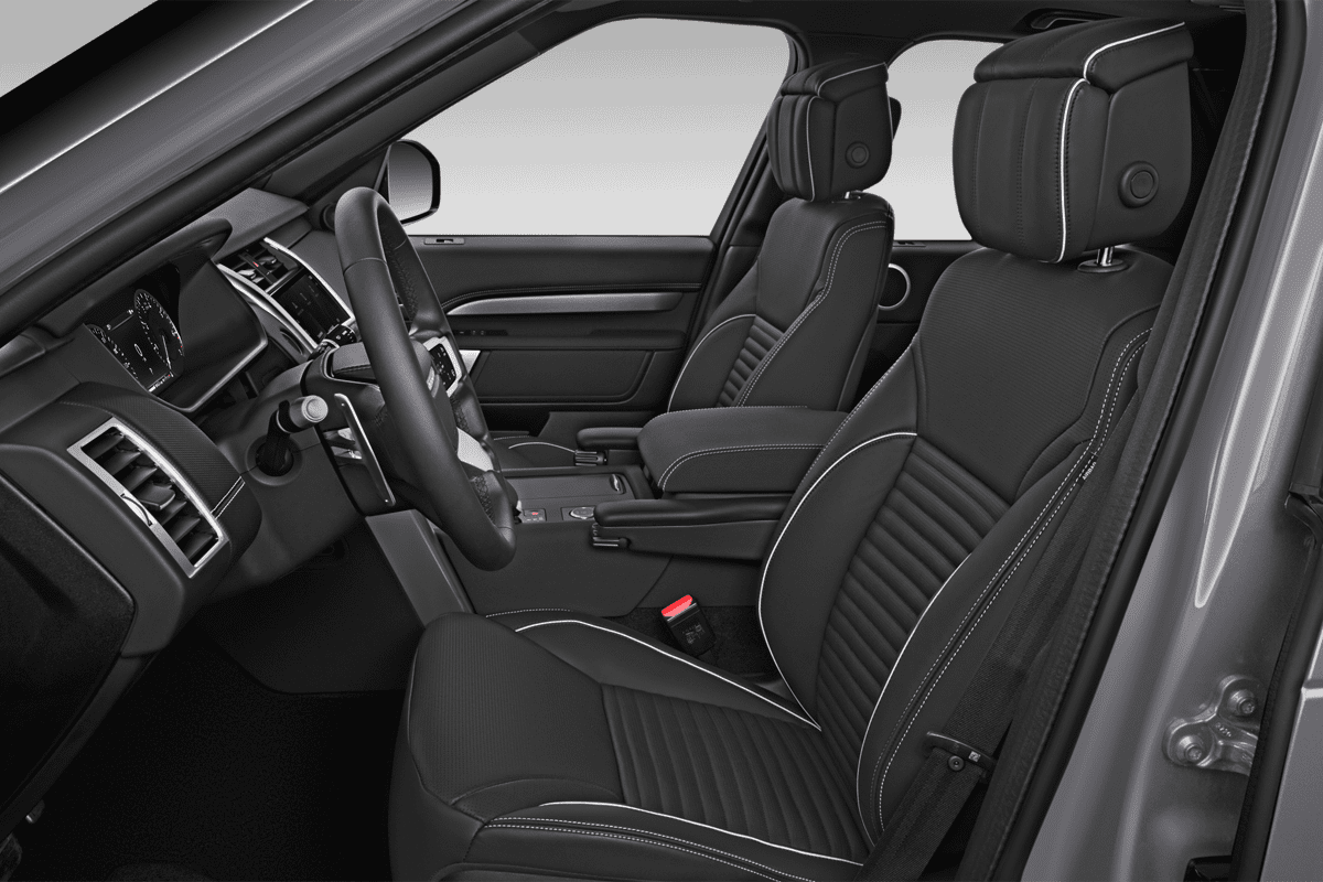 Vordersitze eines Land Rover Discovery