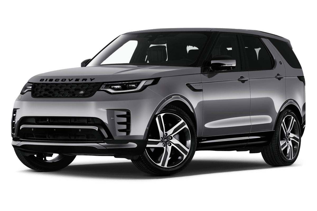 Tiefe, schräge Heckansicht eines Land Rover Discovery, freigestellt