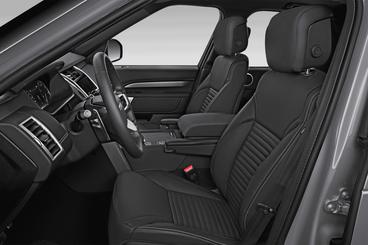 Vordersitze eines Land Rover Discovery