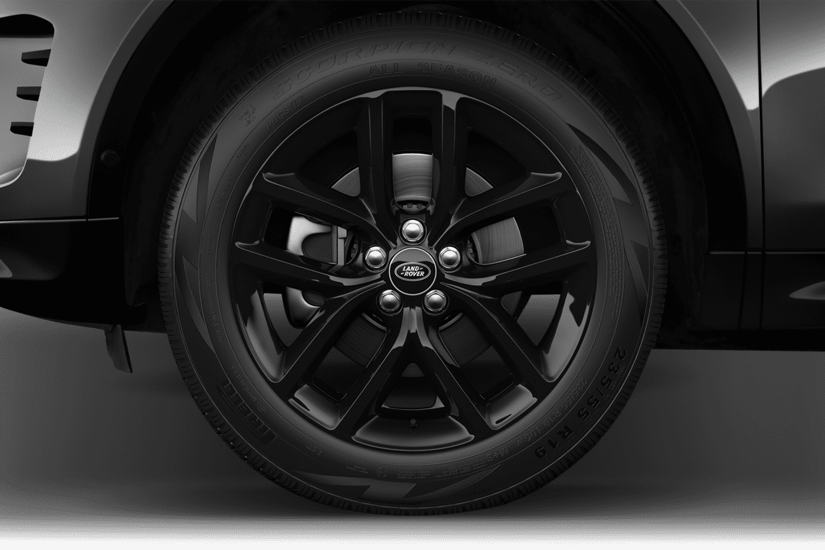 Radkappe oder Felge eines Land Rover Discovery Sport