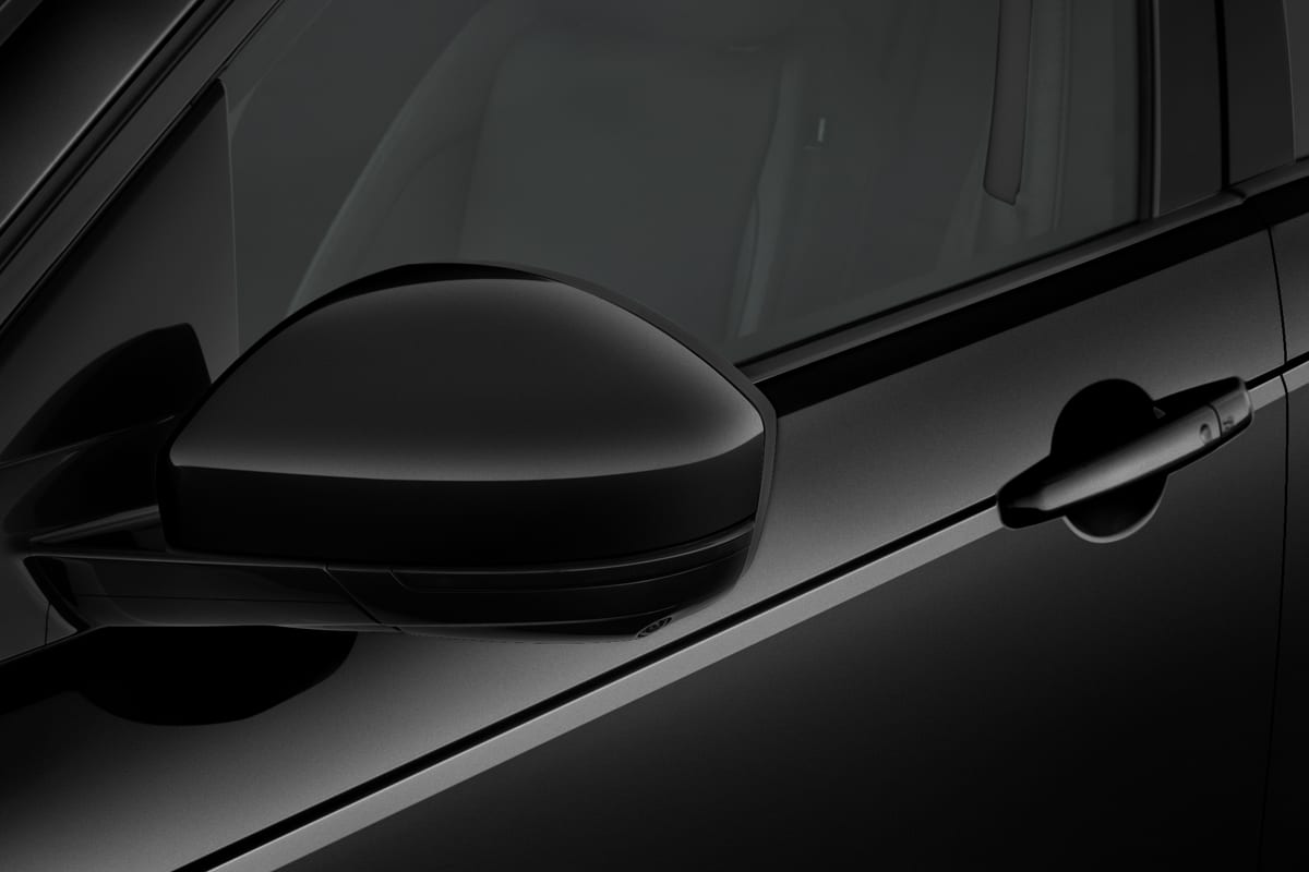 Rückspiegel eines Land Rover Discovery Sport