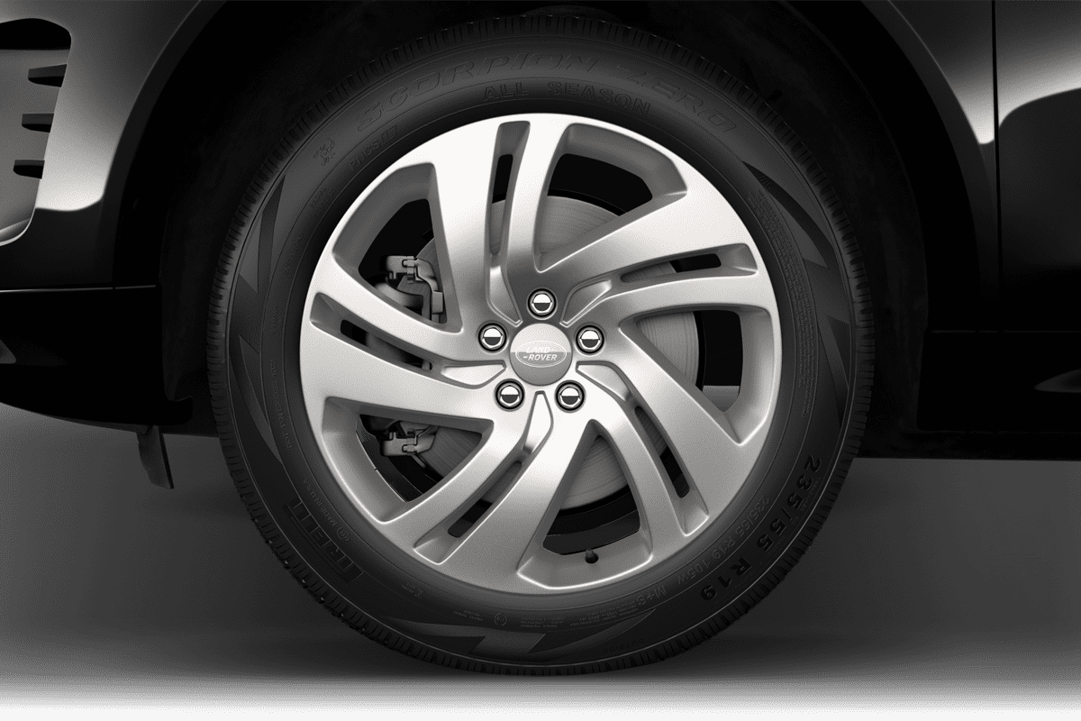 Radkappe oder Felge eines Land Rover Discovery Sport