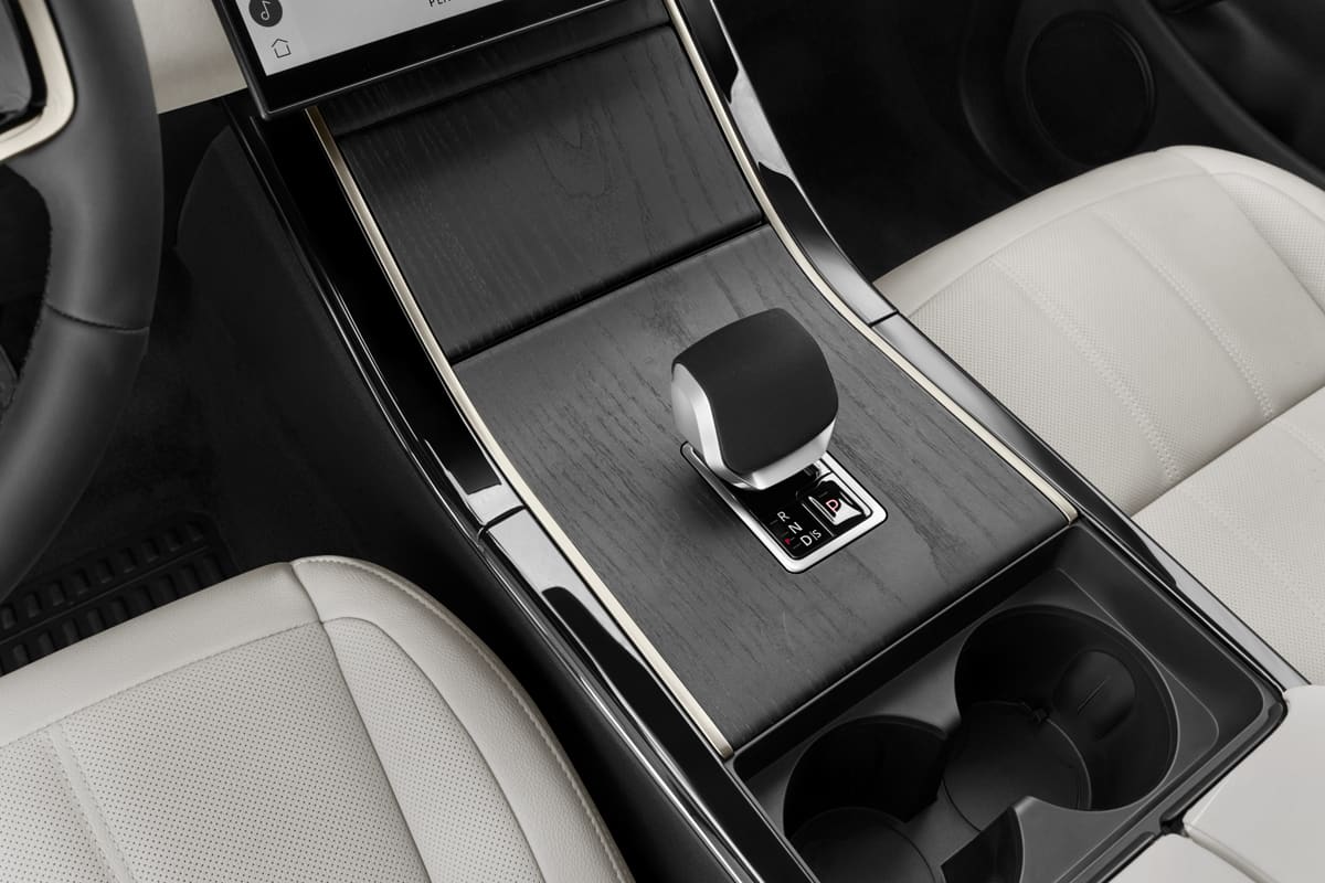 Schaltknüppel eines Land Rover Range Rover Evoque