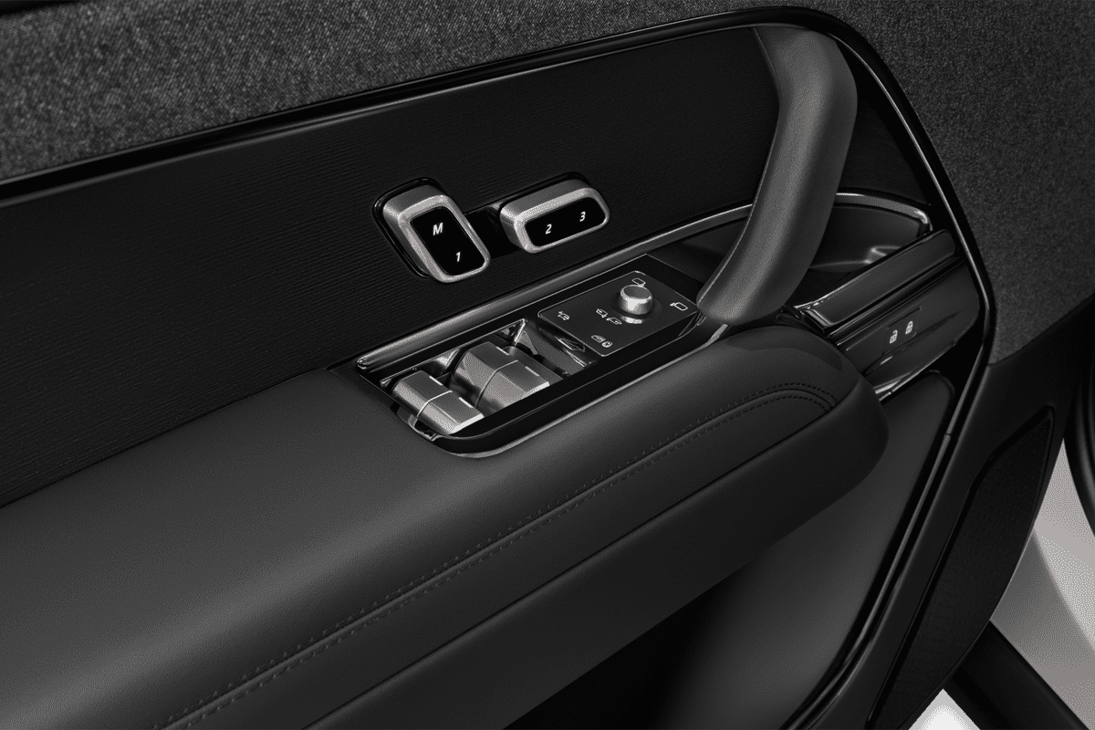 Türsteuerung eines Land Rover Range Rover Sport Plug-in-Hybrid (KI-generiert)