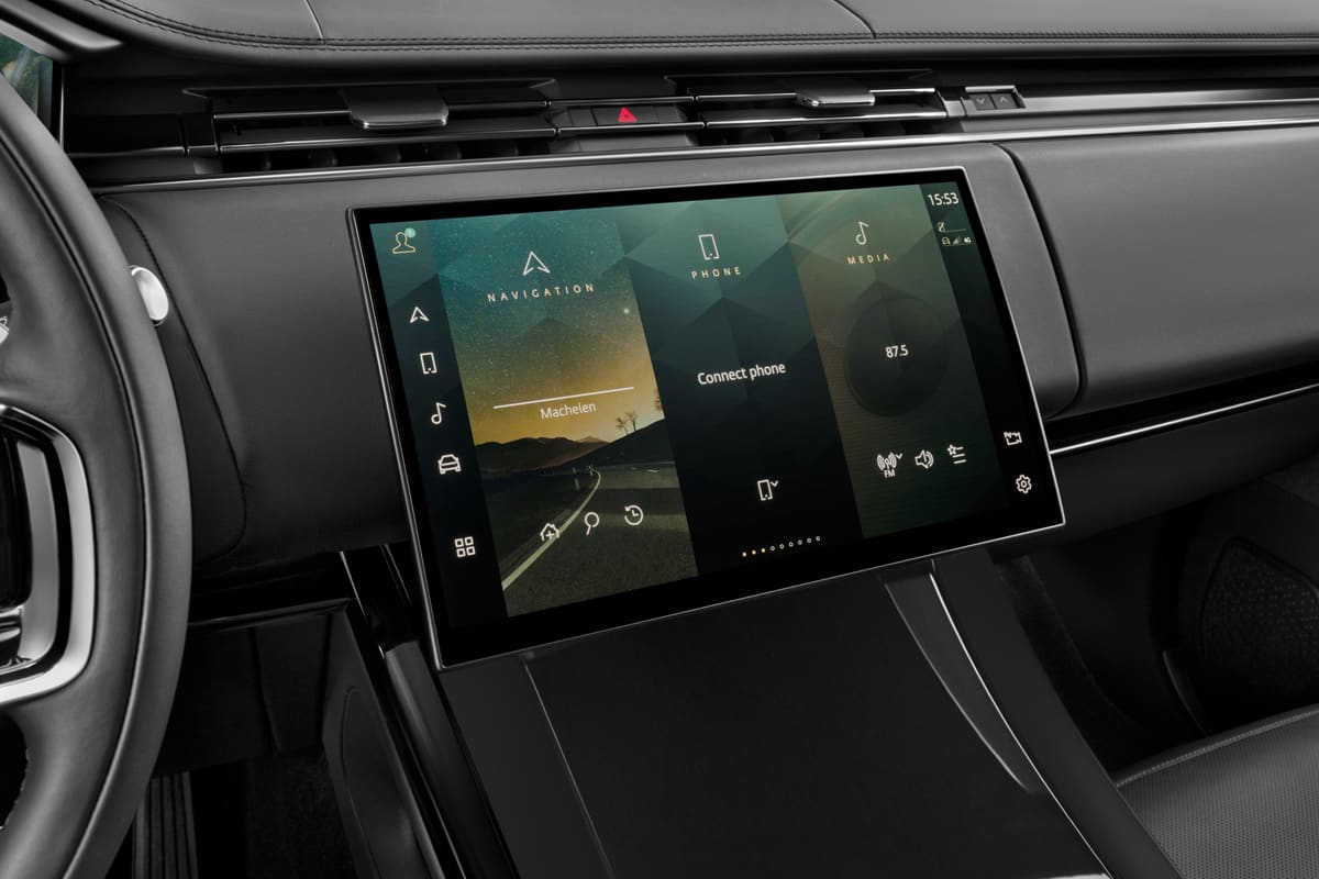 Mittelkonsole eines Land Rover Range Rover Sport Plug-in-Hybrid (KI-generiert)
