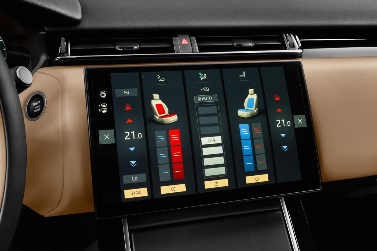 Klimasteuerung eines Land Rover Range Rover Velar Plug-in-Hybrid (KI-generiert)