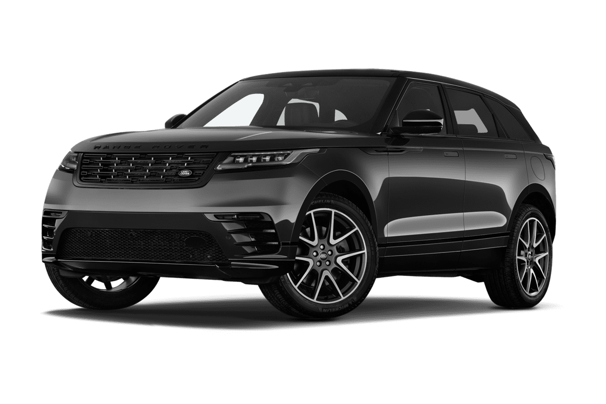 Tiefe, schräge Heckansicht eines Land Rover Range Rover Velar Plug-in-Hybrid, freigestellt