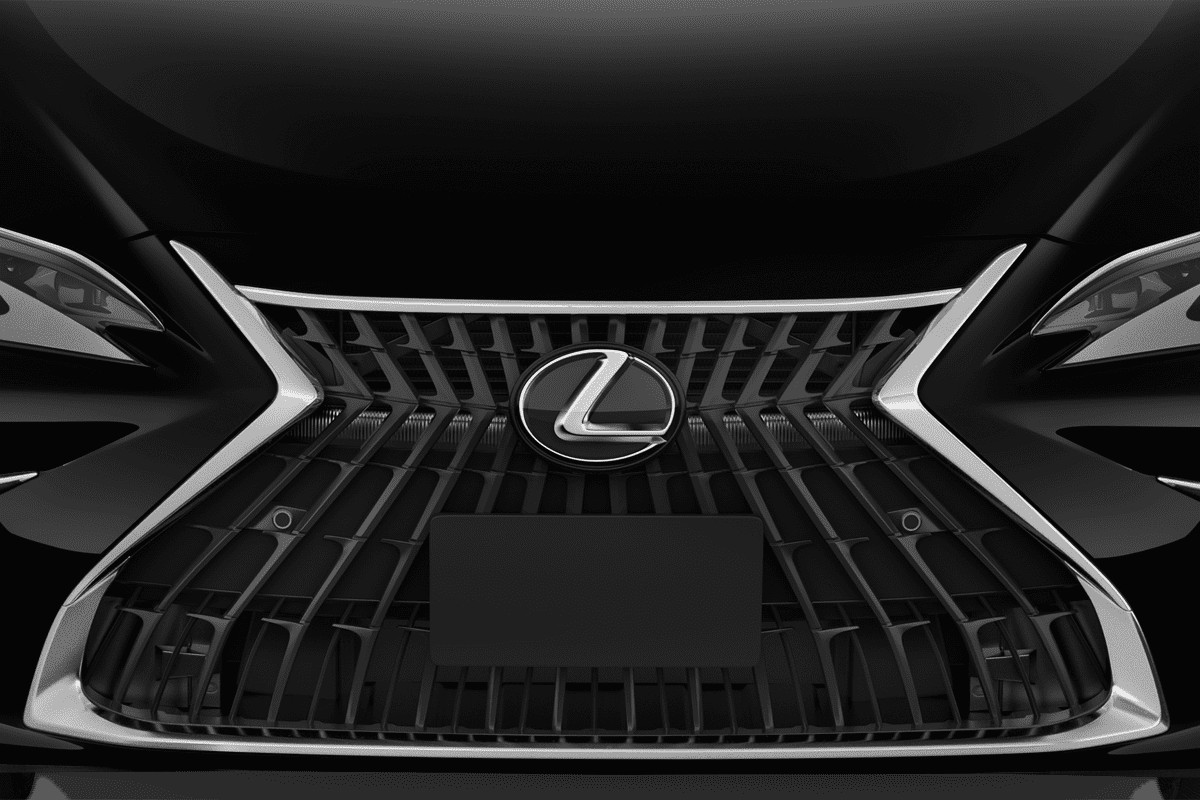 Kühlergrill eines Lexus ES