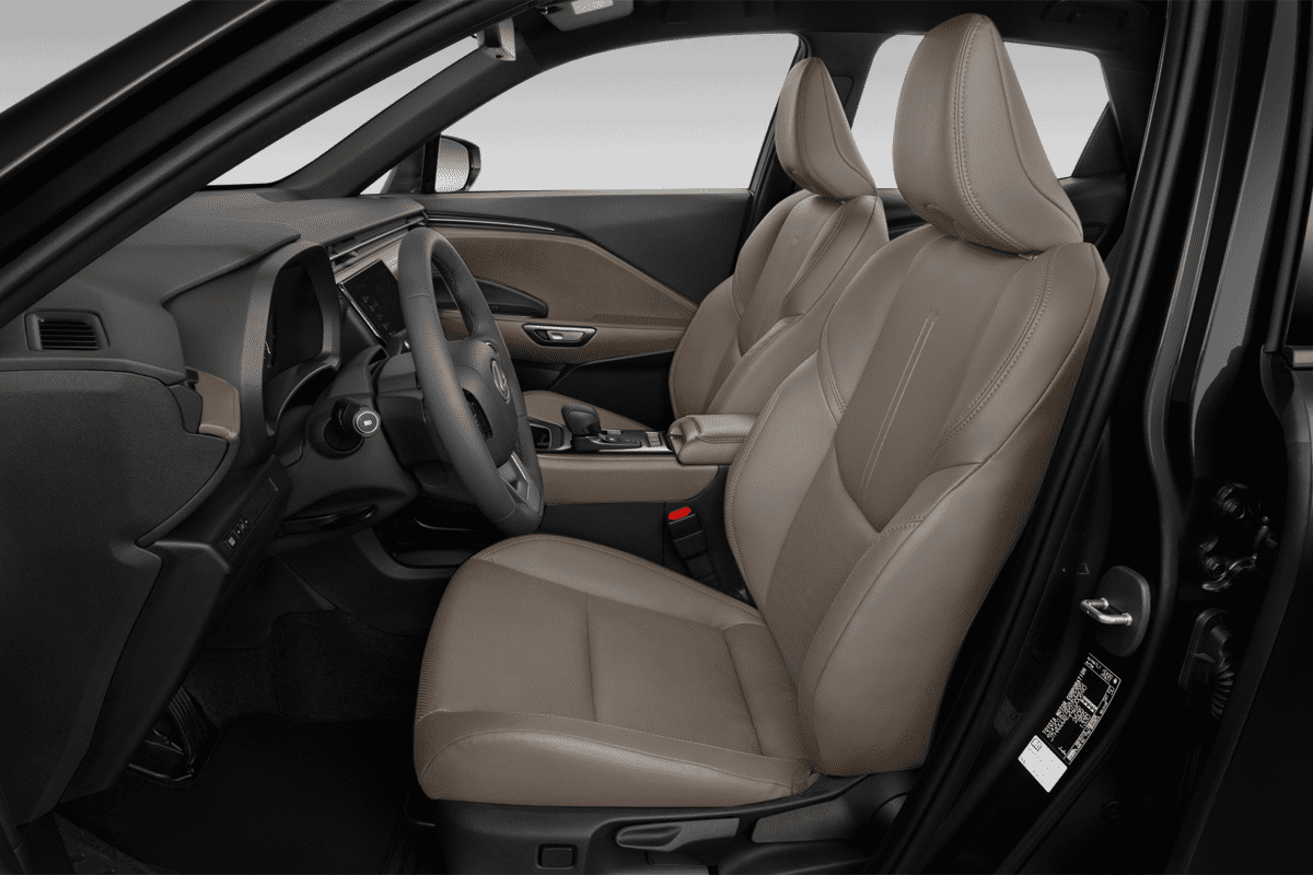Vordersitze eines Lexus LBX Hybrid