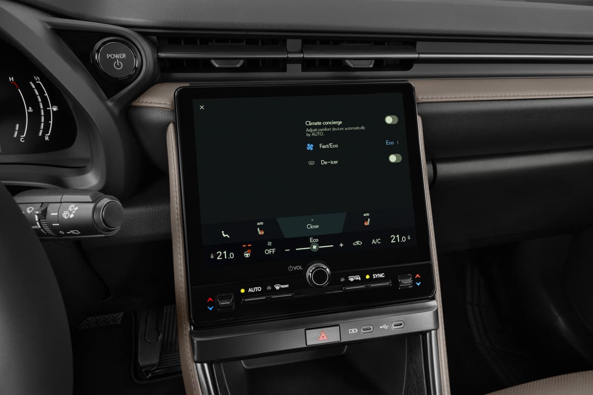 Mittelkonsole eines Lexus LBX Hybrid