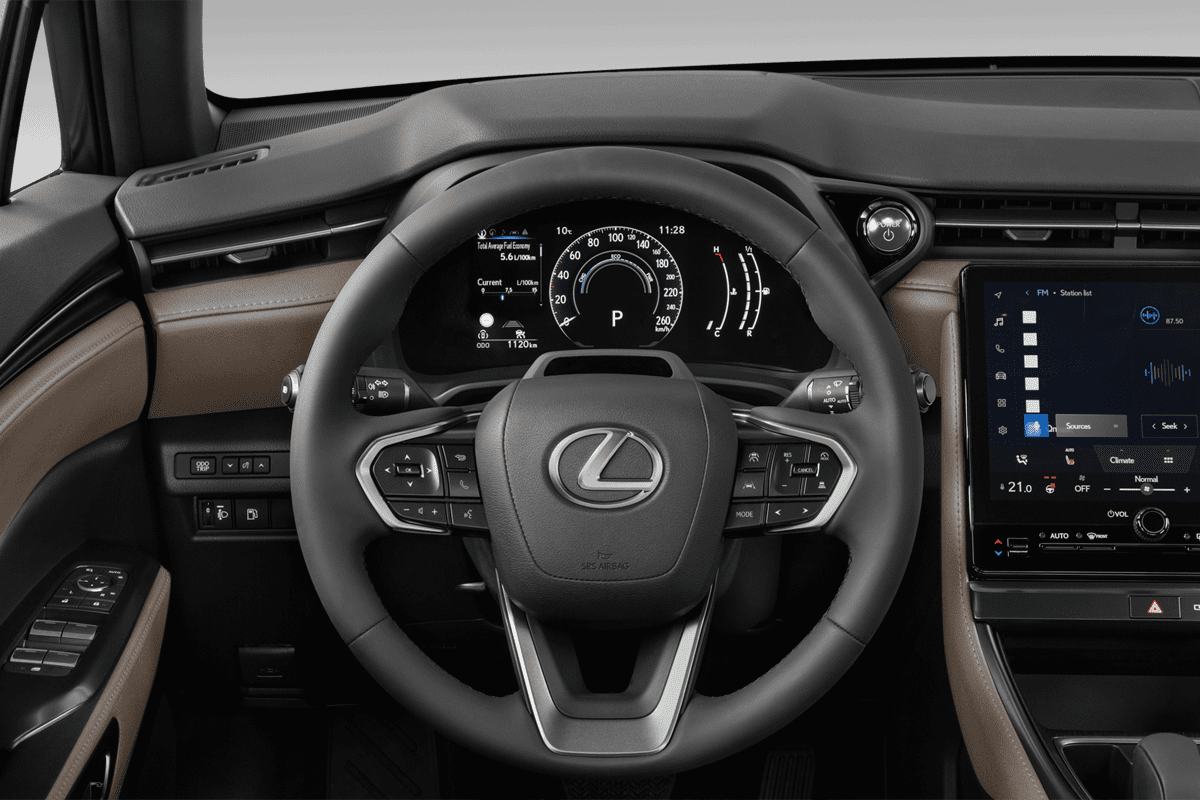 Lenkrad eines Lexus LBX Hybrid (KI-generiert)