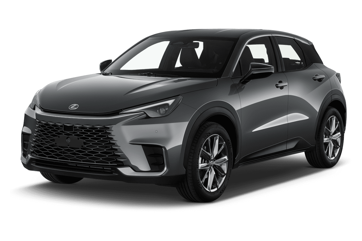 Schräge Frontansicht eines Lexus LBX, freigestellt