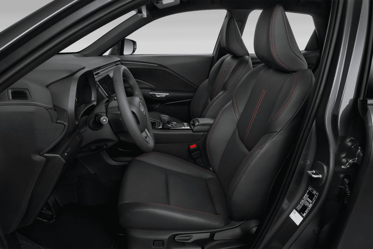 Vordersitze eines Lexus LBX Hybrid