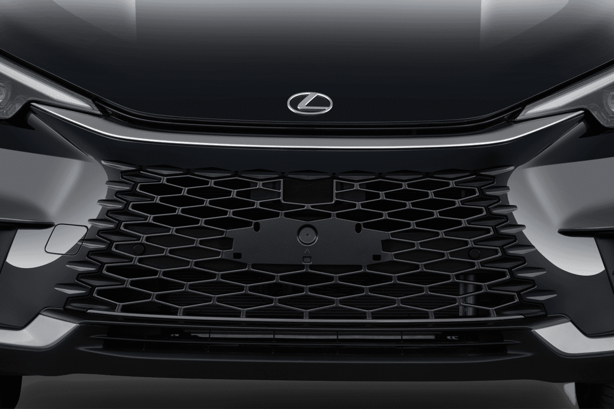 Kühlergrill eines Lexus LBX Hybrid