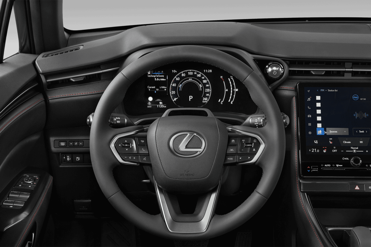 Lenkrad eines Lexus LBX Hybrid