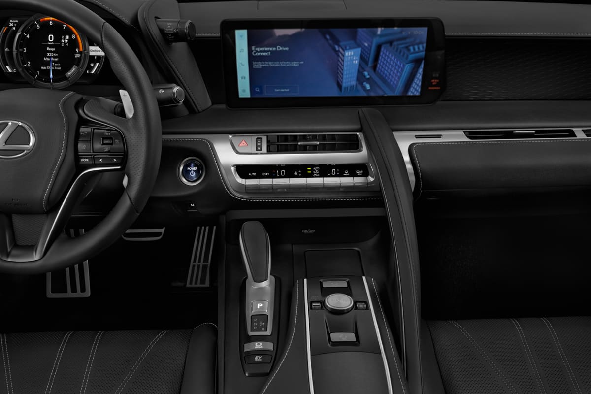 Mittelkonsole eines Lexus LC