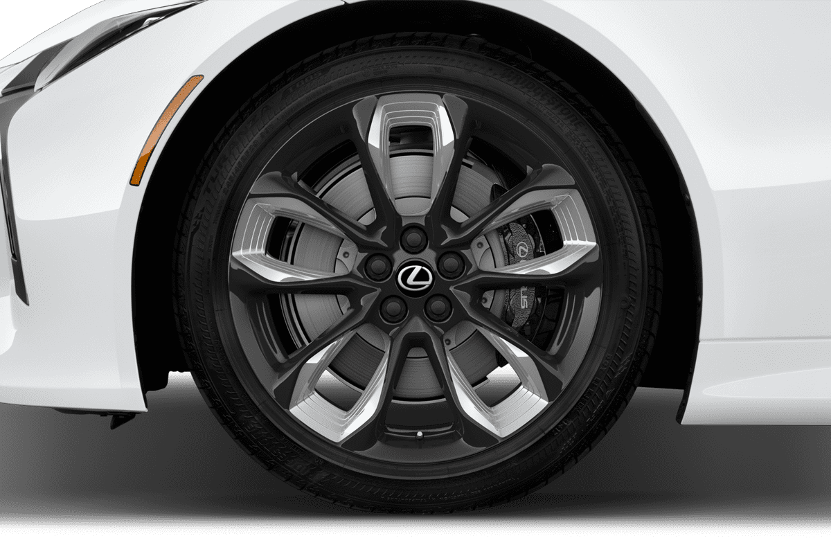 Radkappe oder Felge eines Lexus LC