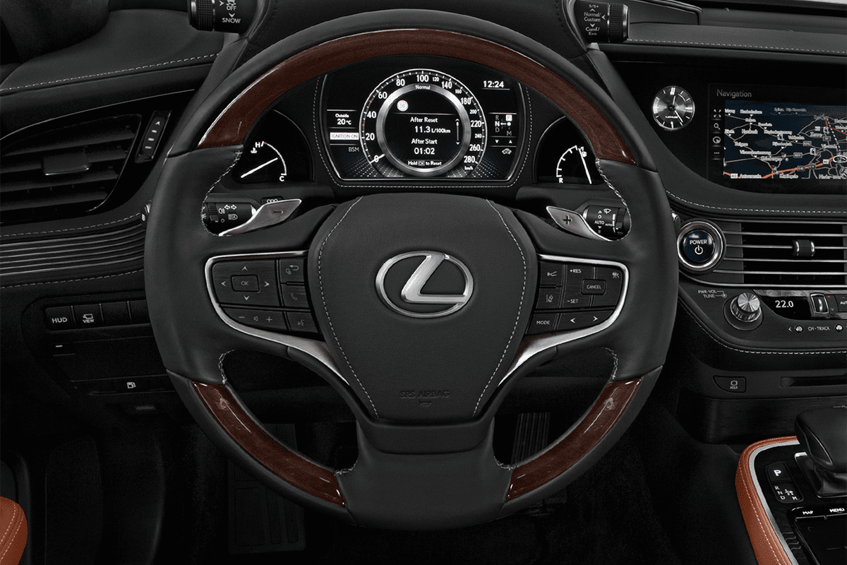 Lenkrad eines Lexus LS Hybrid