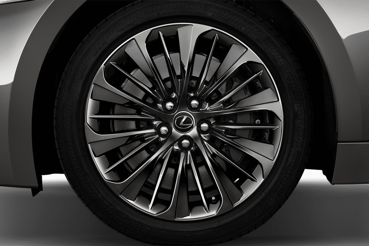 Radkappe oder Felge eines Lexus LS Hybrid