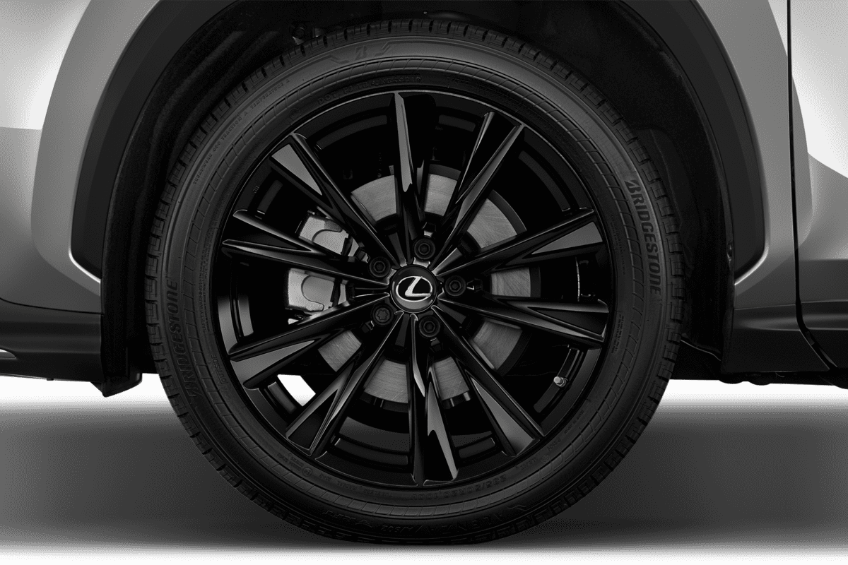 Radkappe oder Felge eines Lexus NX Plug-In-Hybrid