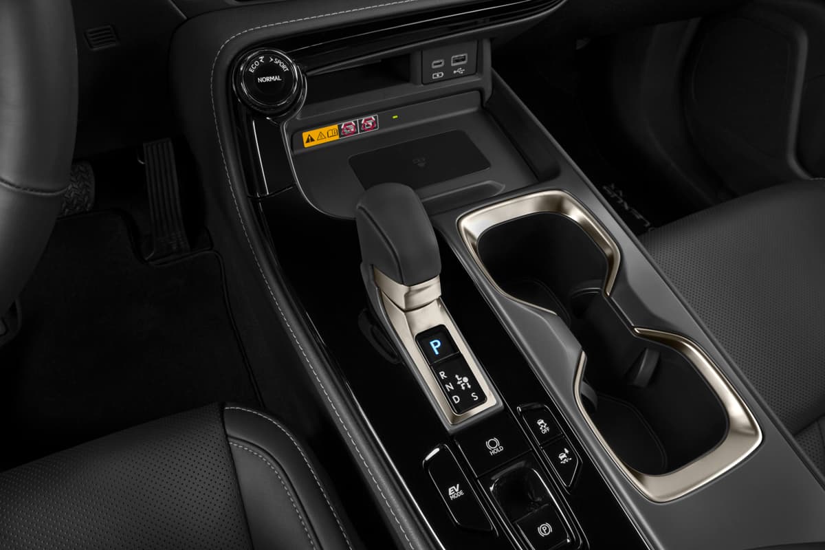 Schaltknüppel eines Lexus NX Hybrid