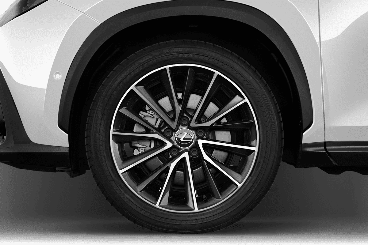 Radkappe oder Felge eines Lexus NX Hybrid