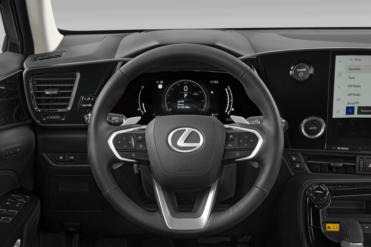 Lenkrad eines Lexus NX Hybrid