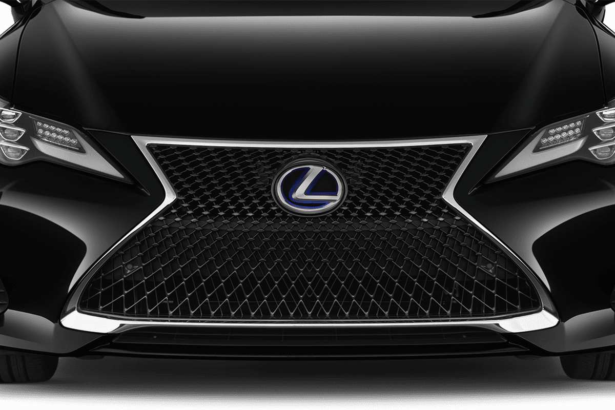 Kühlergrill eines Lexus RC Hybrid