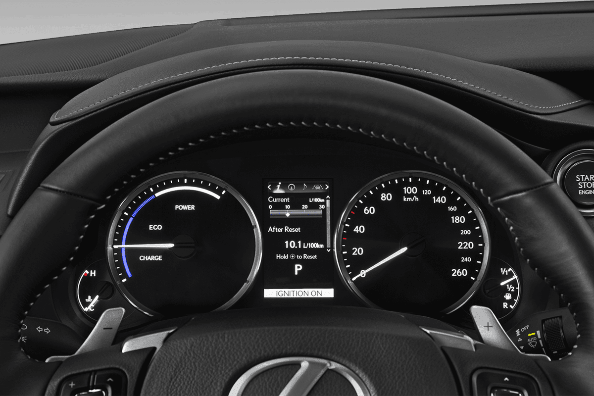 Kombiinstrument eines Lexus RC Hybrid