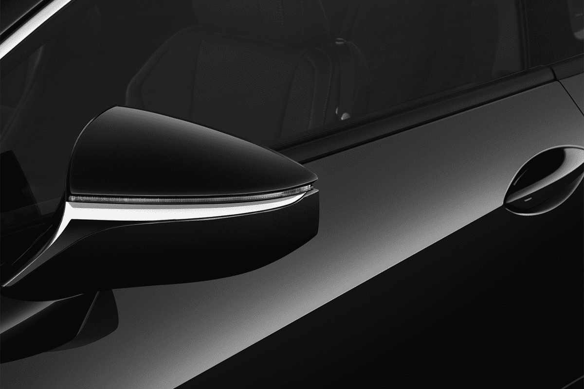 Rückspiegel eines Lexus RC Hybrid