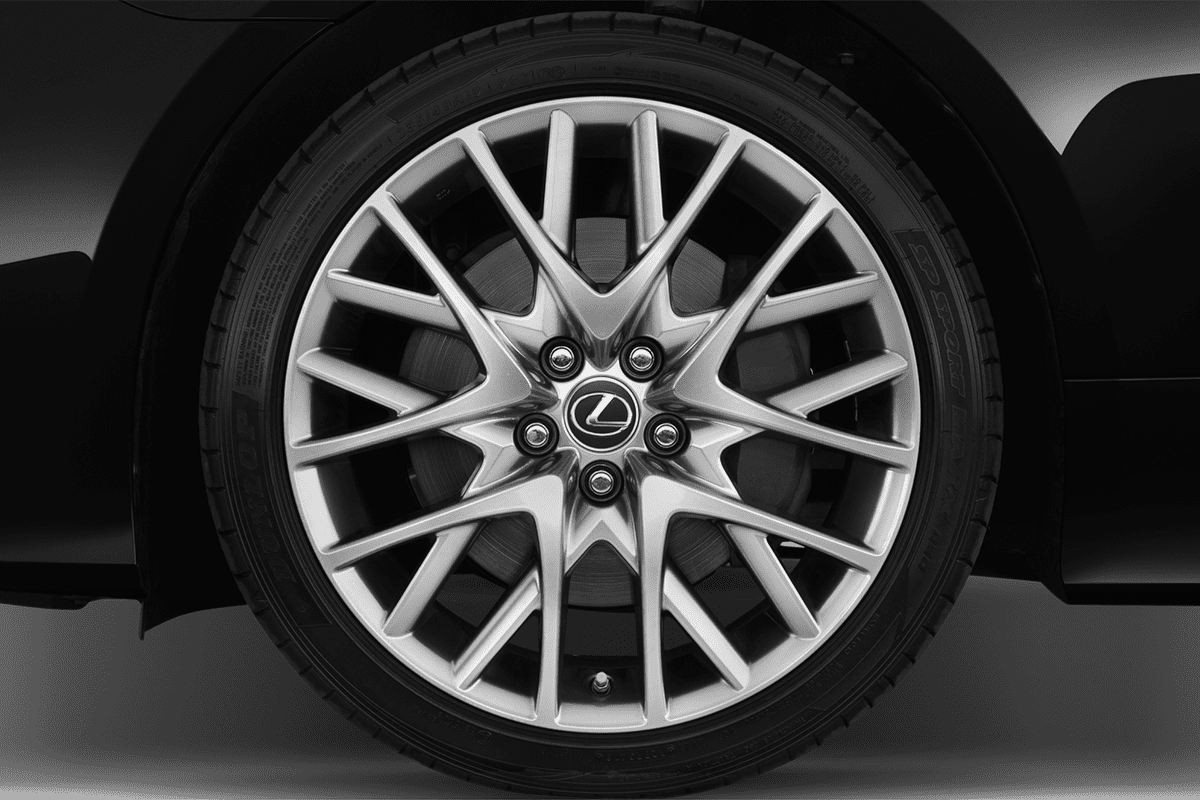 Radkappe oder Felge eines Lexus RC Hybrid