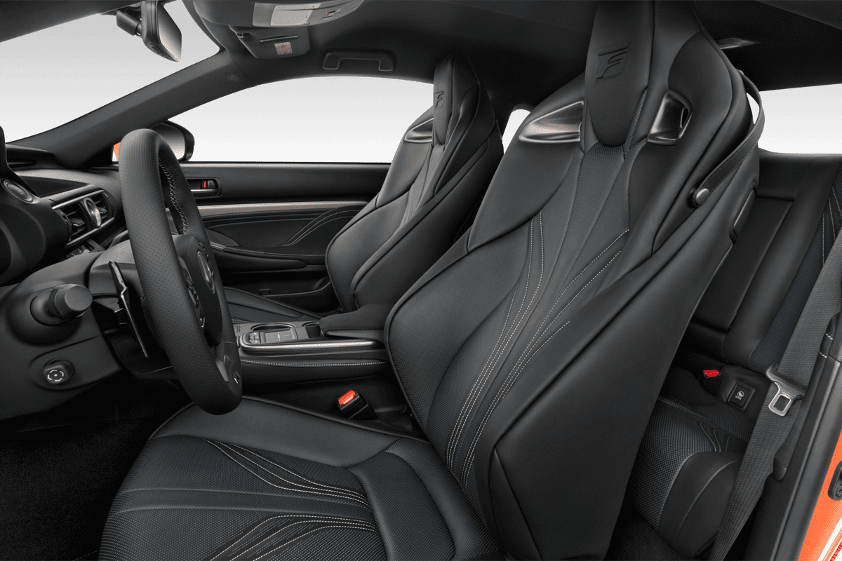 Vordersitze eines Lexus RC