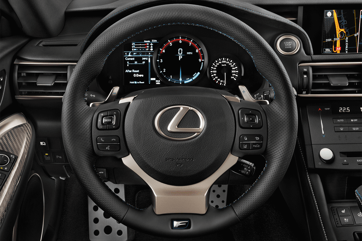 Lenkrad eines Lexus RC