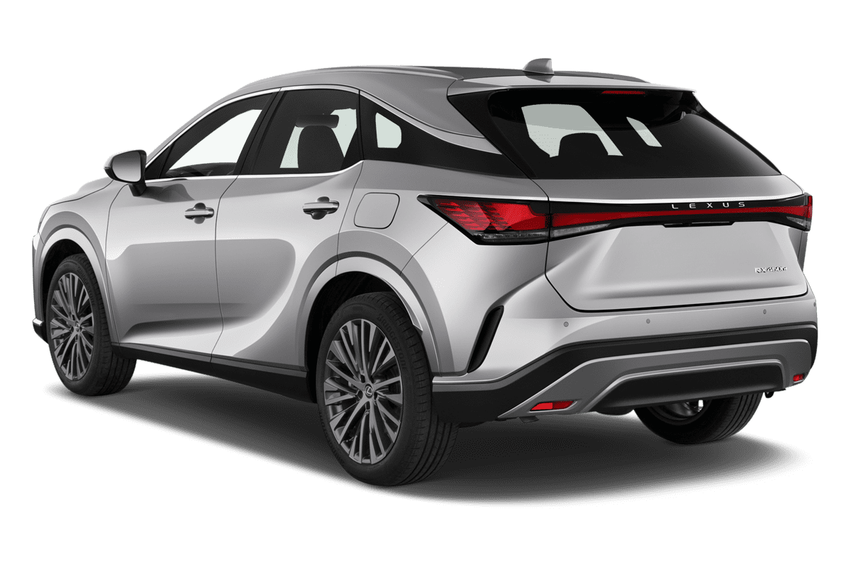 Schräge Heckansicht eines Lexus RX Plug-in-Hybrid, freigestellt