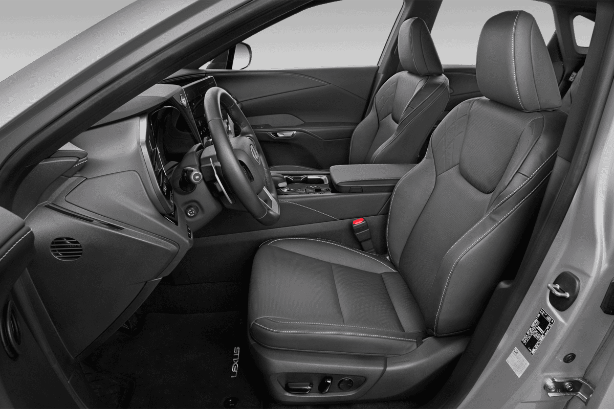 Vordersitze eines Lexus RX Plug-in-Hybrid