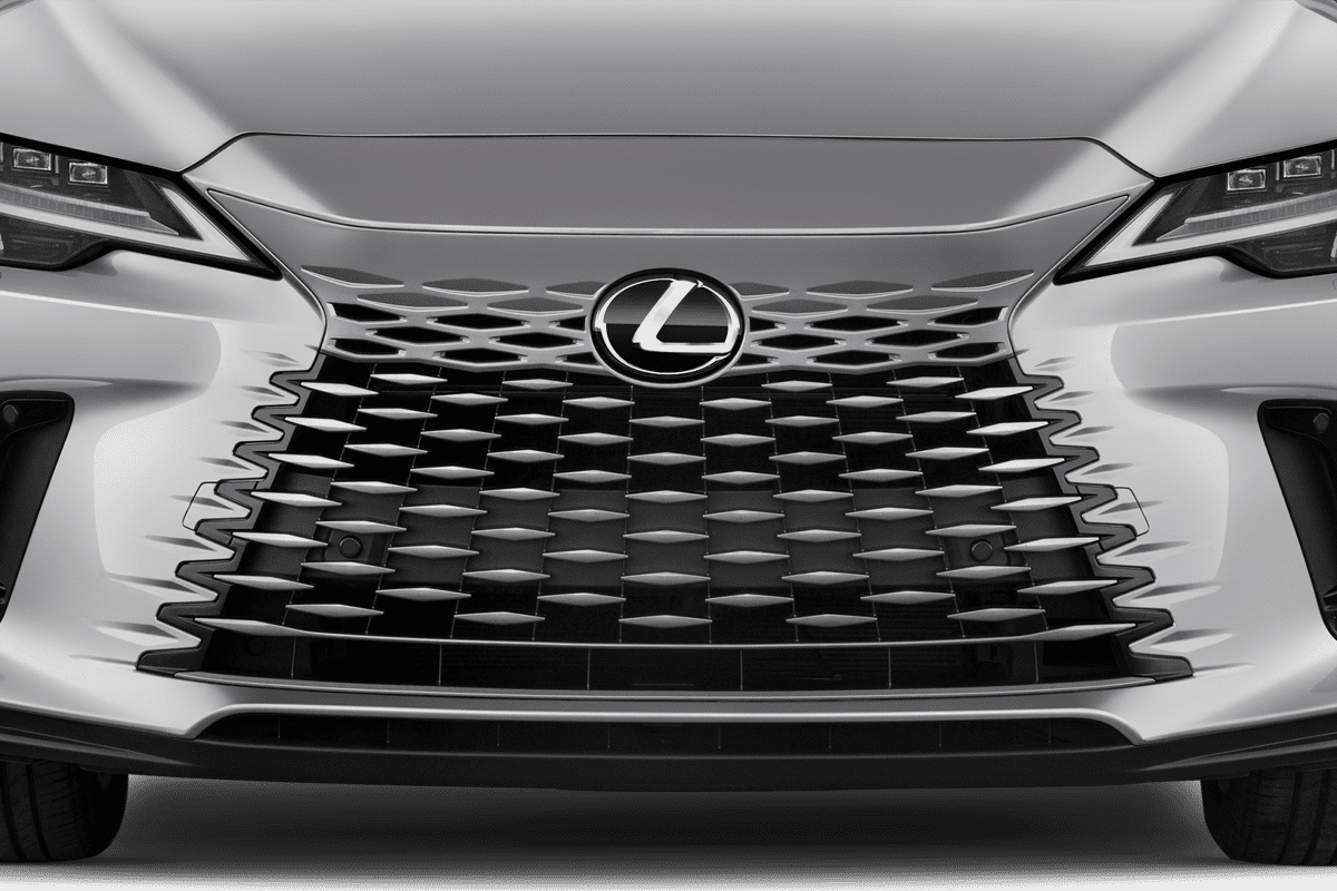 Kühlergrill eines Lexus RX Plug-in-Hybrid