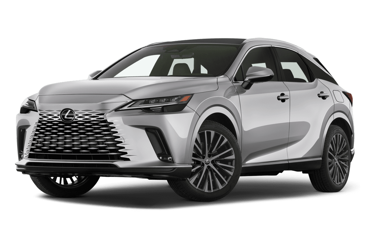 Tiefe, schräge Heckansicht eines Lexus RX Plug-in-Hybrid, freigestellt