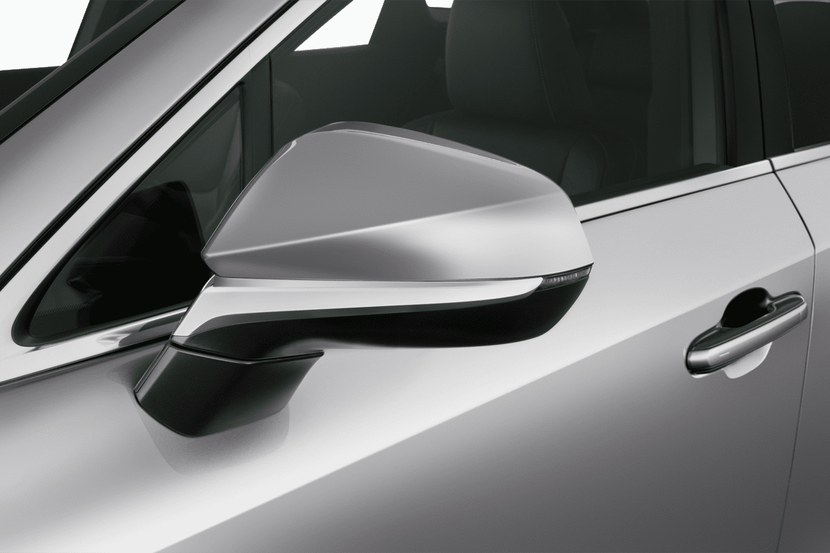 Rückspiegel eines Lexus RX Plug-in-Hybrid
