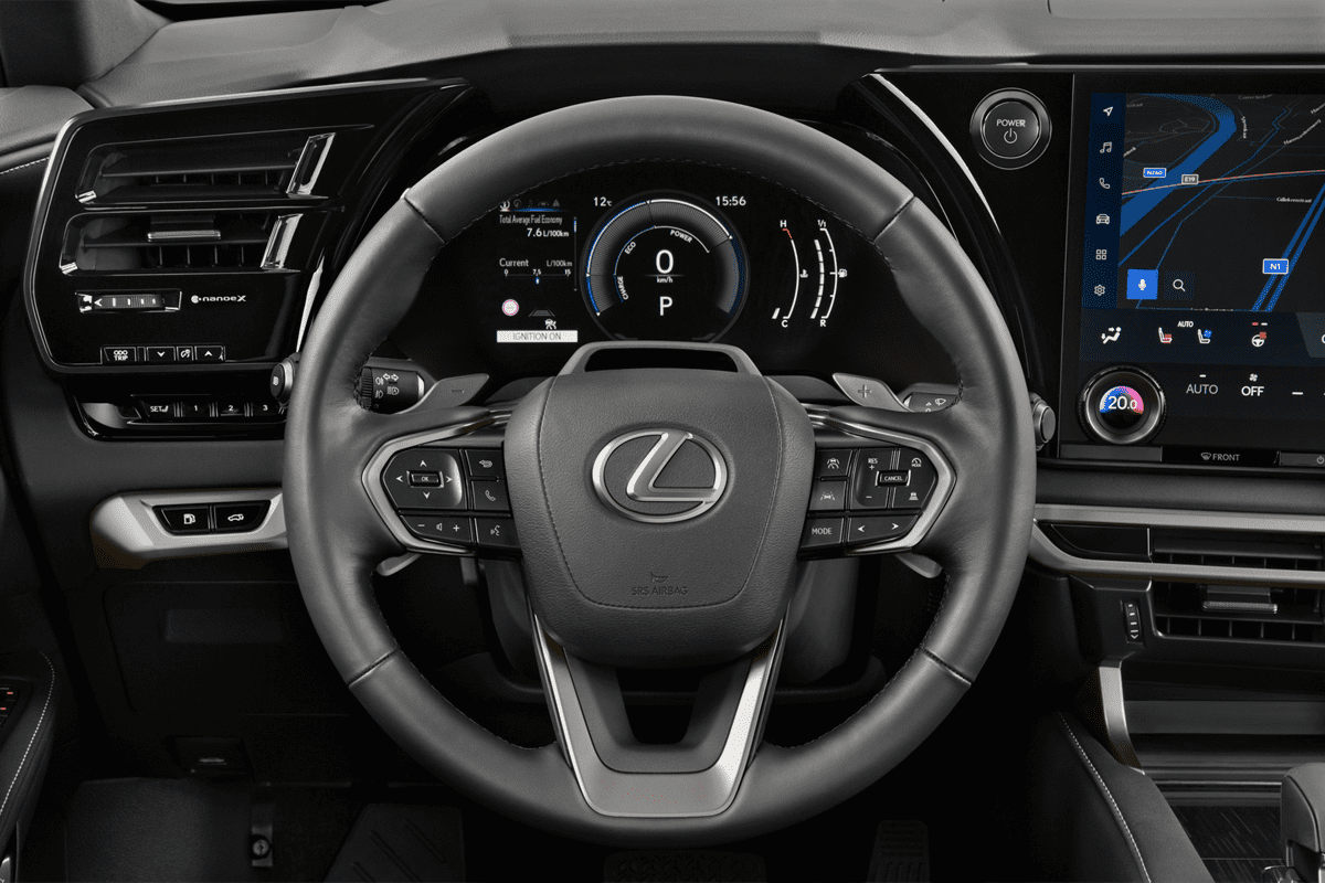 Lenkrad eines Lexus RX Plug-in-Hybrid