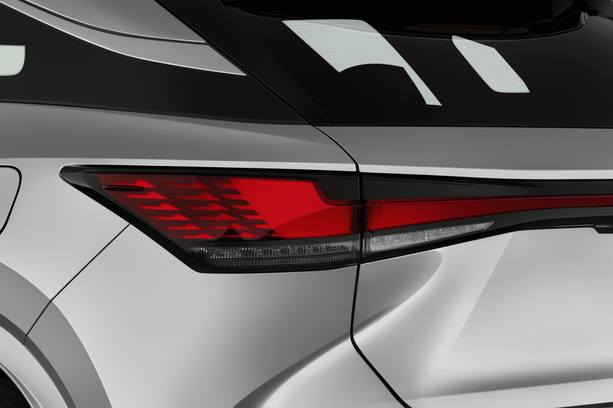 Heckleuchten eines Lexus RX Plug-in-Hybrid