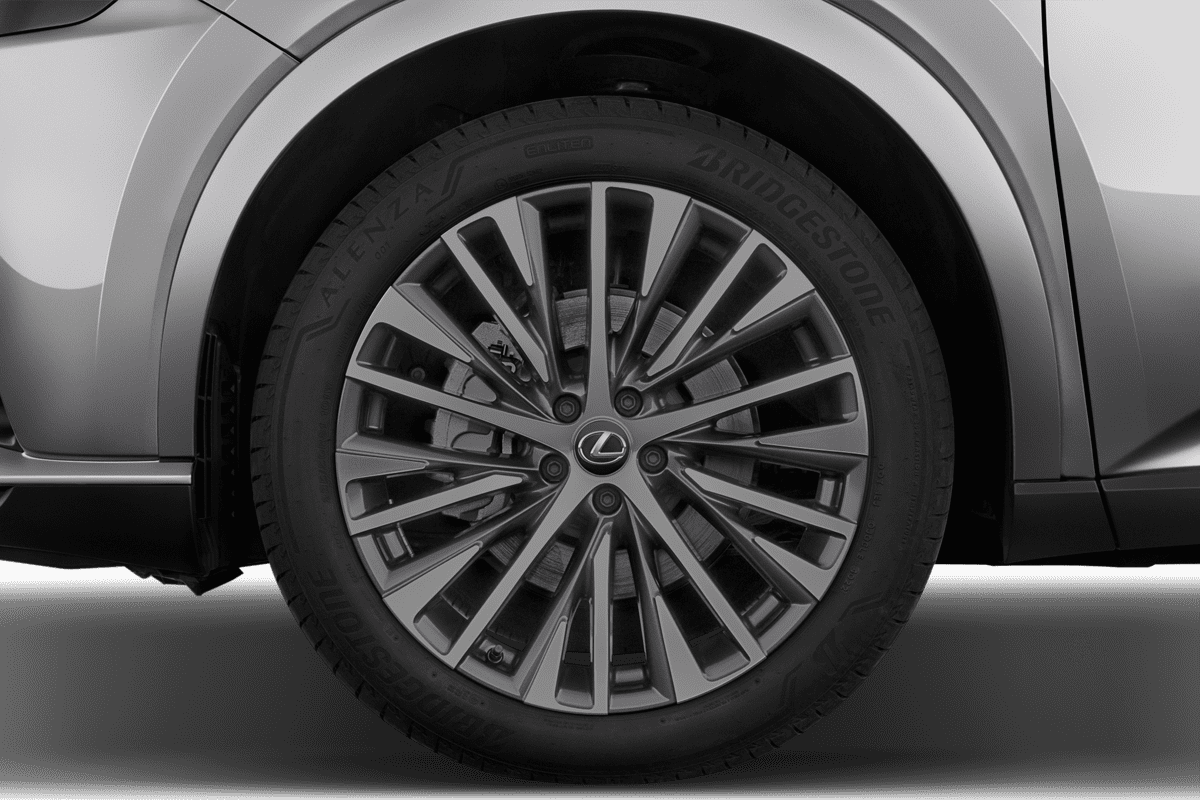 Radkappe oder Felge eines Lexus RX Plug-in-Hybrid