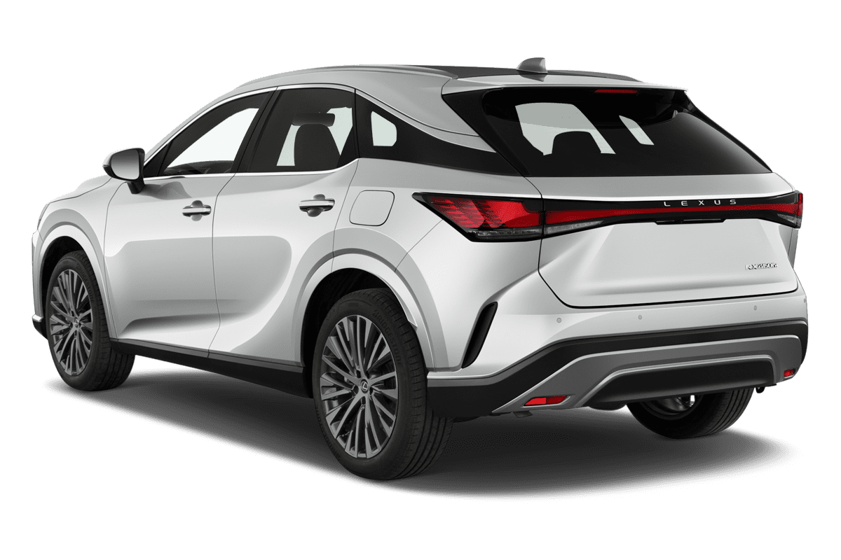 Schräge Heckansicht eines Lexus RX Plug-in-Hybrid, freigestellt